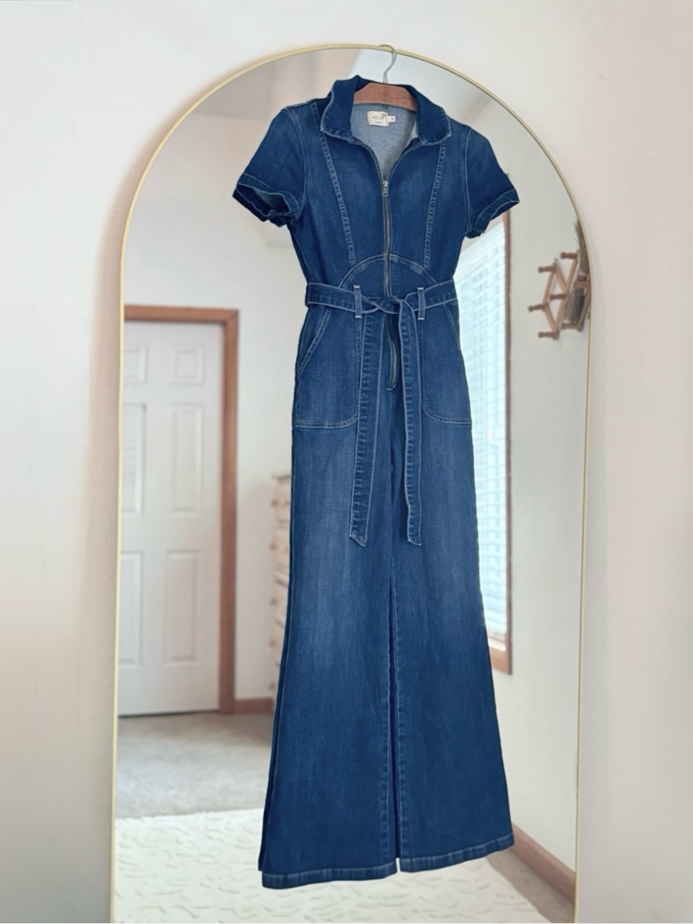 Alice + Olivia “Love Train” Wide‑Leg Jumpsuit (27) - Picture 4 of 7